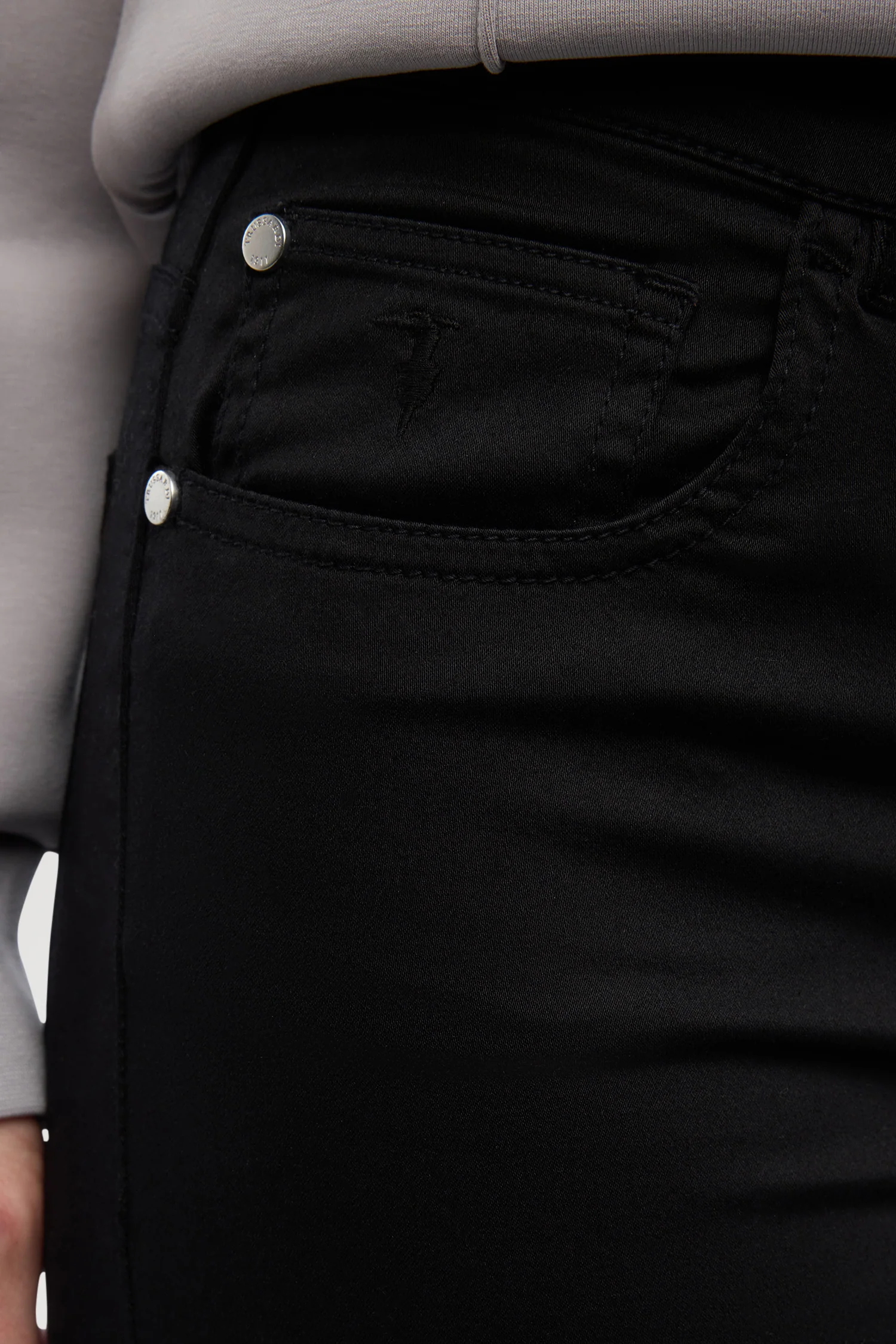 5-pocket The Skinny 105 in light satin - Image 4