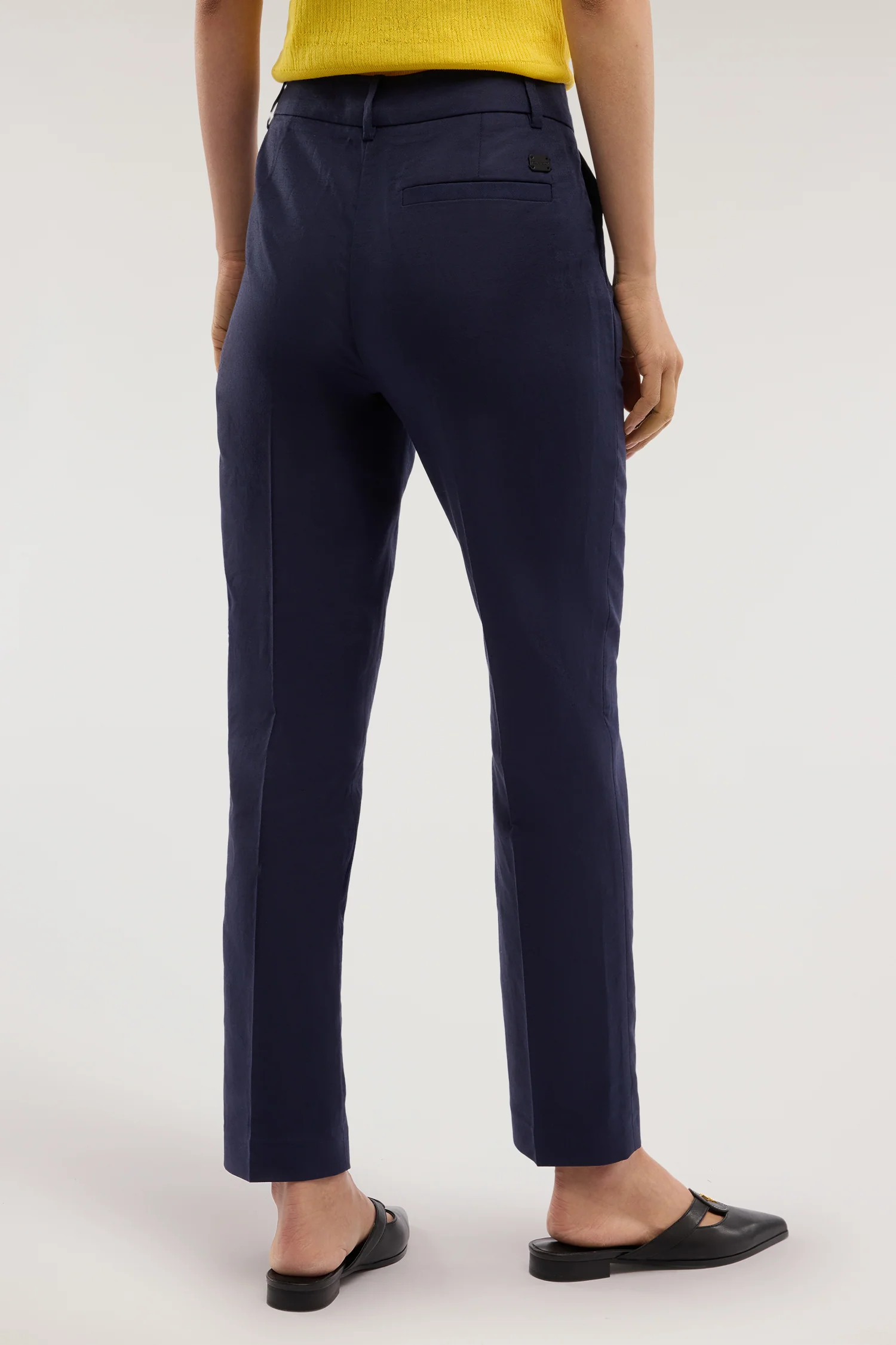 Cigarette trousers in cotton and linen - Image 3