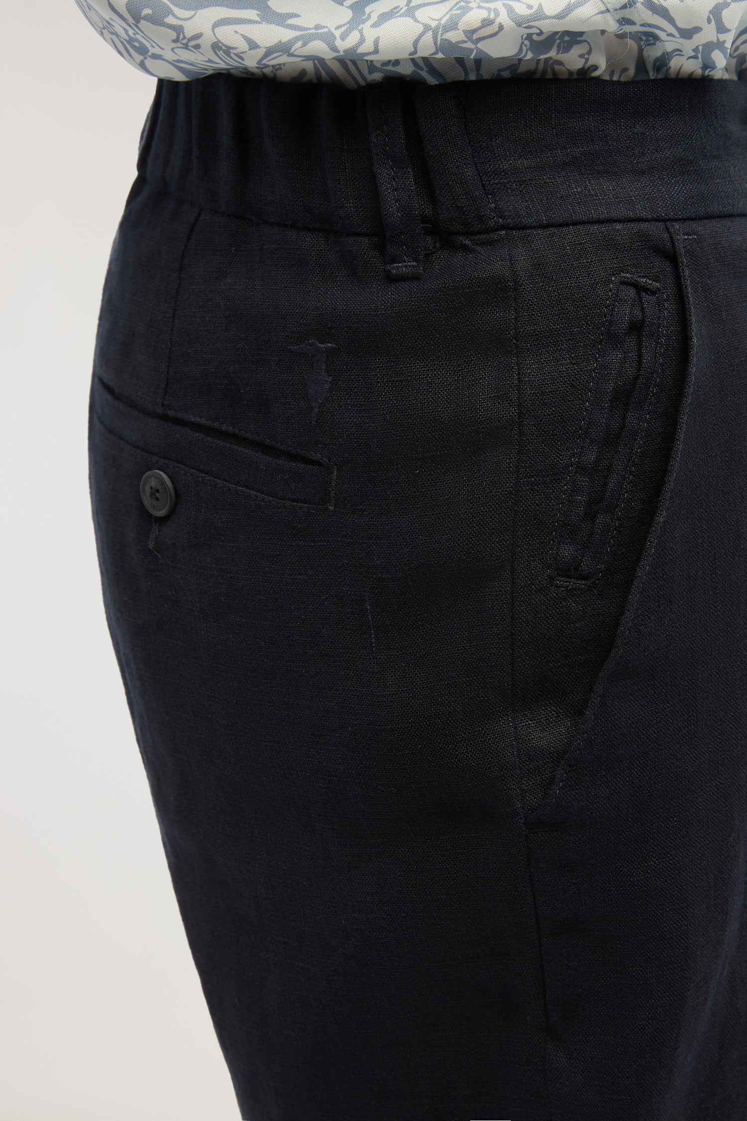 Linen trousers with elastic waist - Image 3