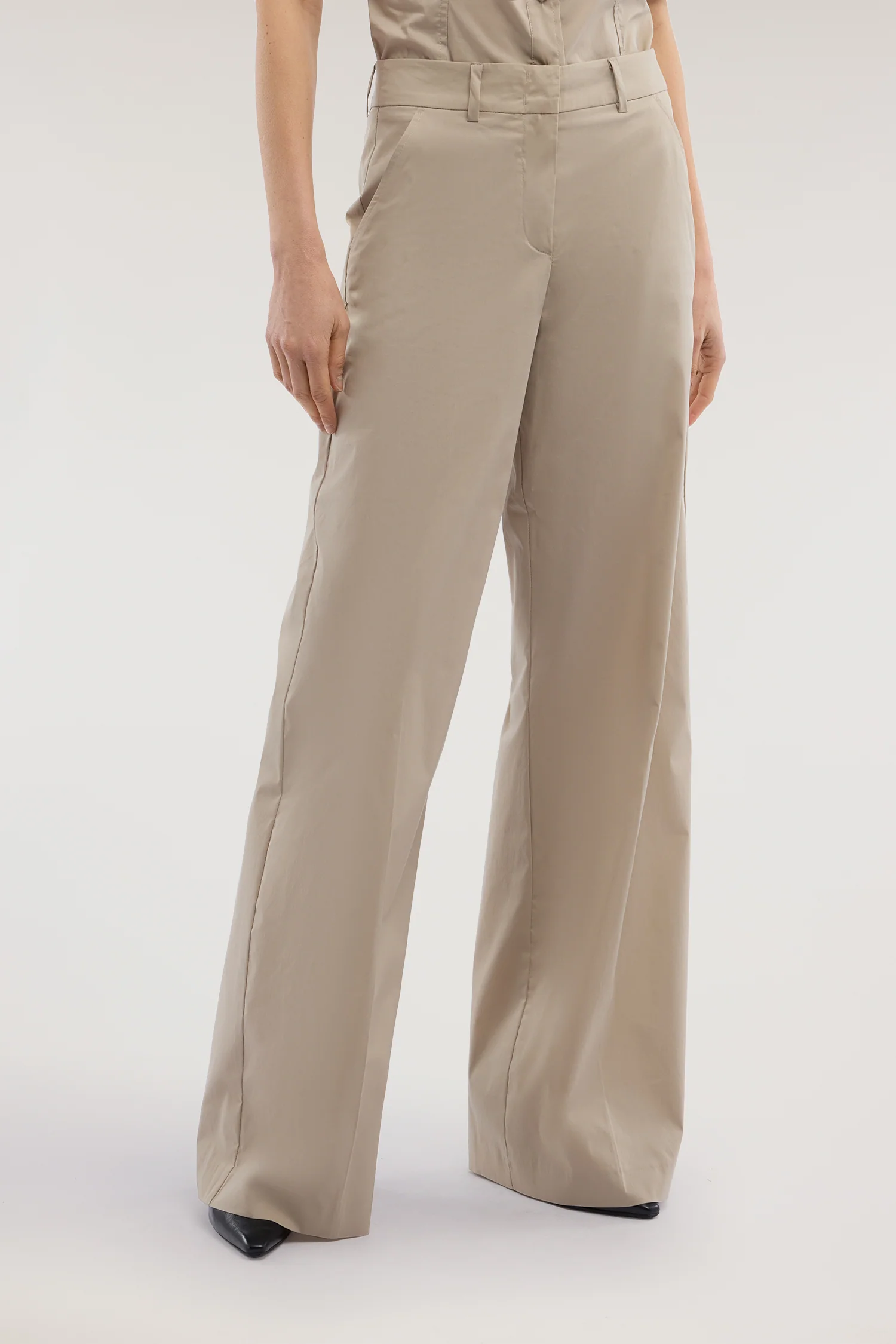 Loose-fitting cotton trousers