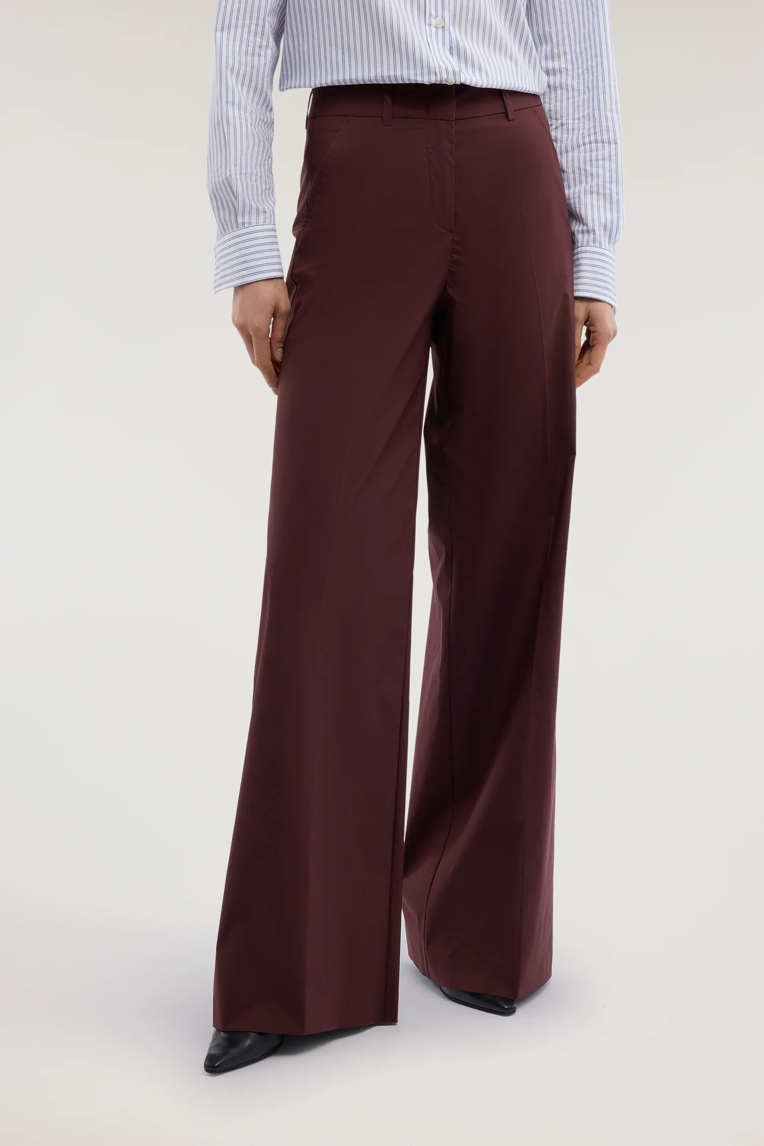 Loose-fitting cotton trousers