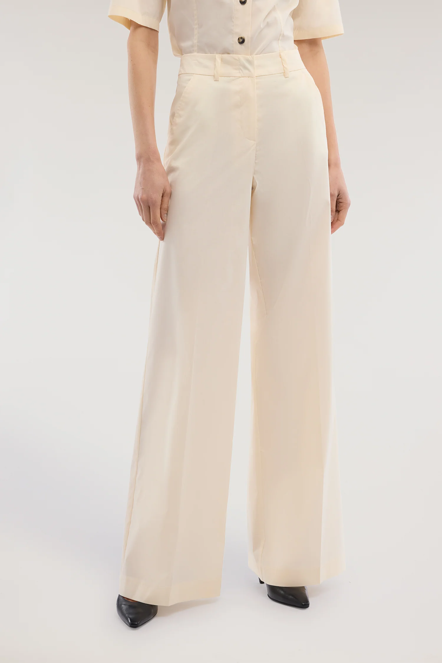 Loose-fitting cotton trousers