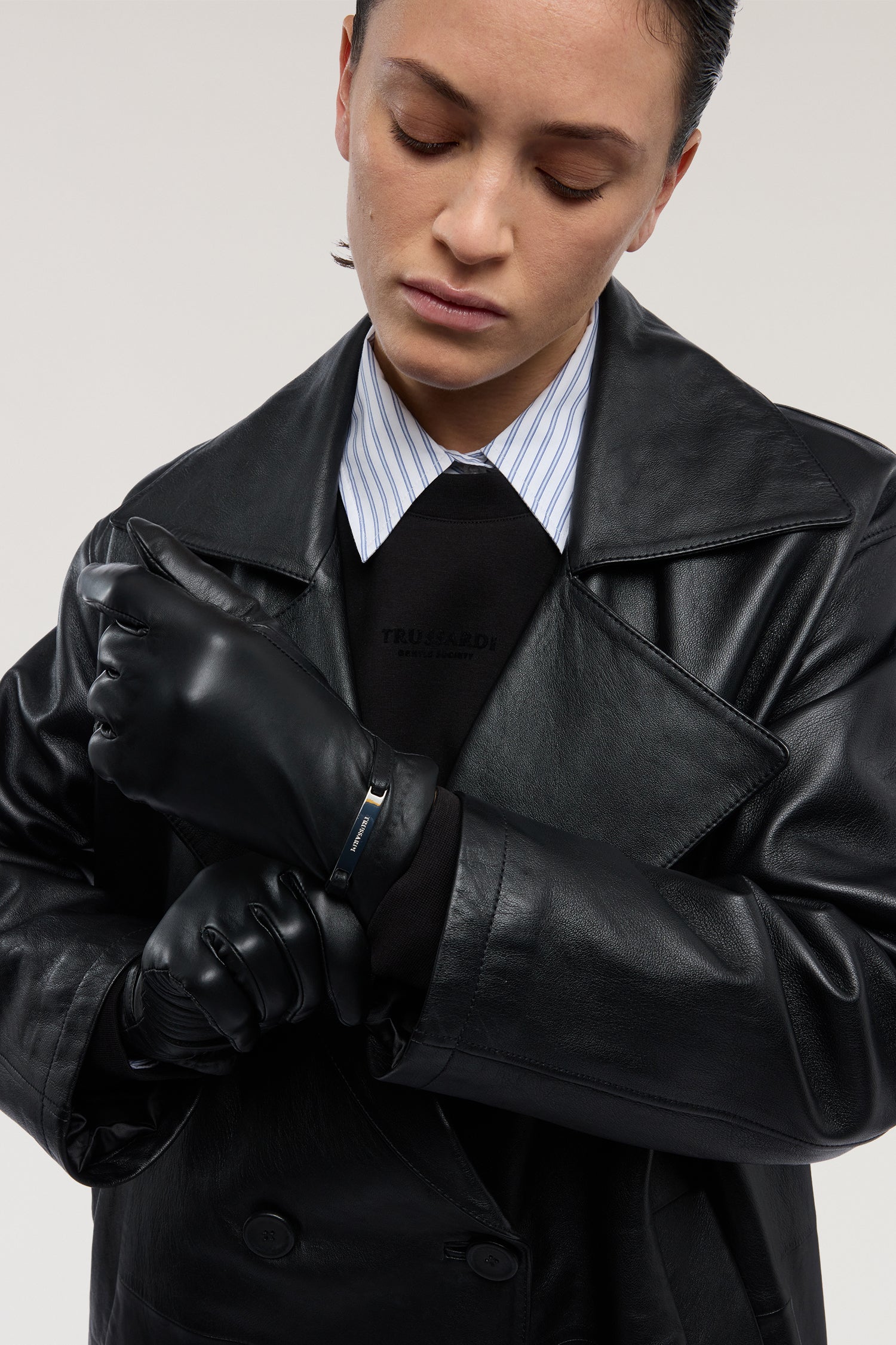 Nappa leather gloves with metal application - Image 3