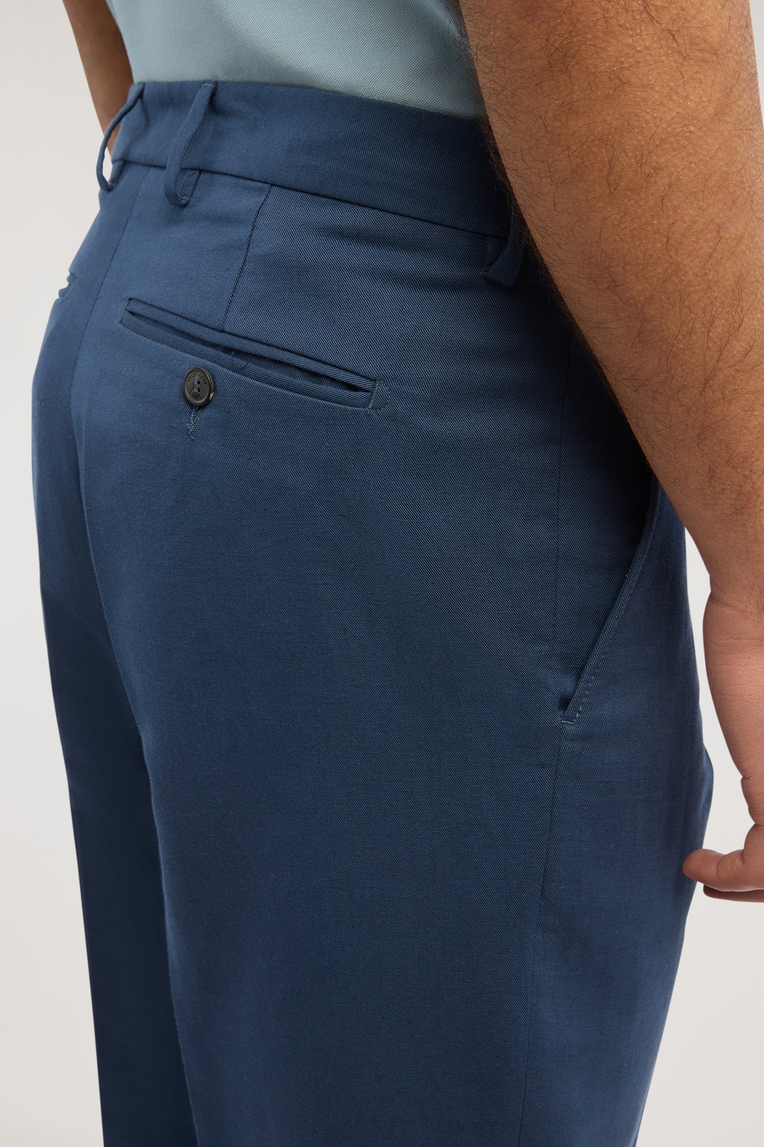Relaxed fit trousers in linen blend - Image 3