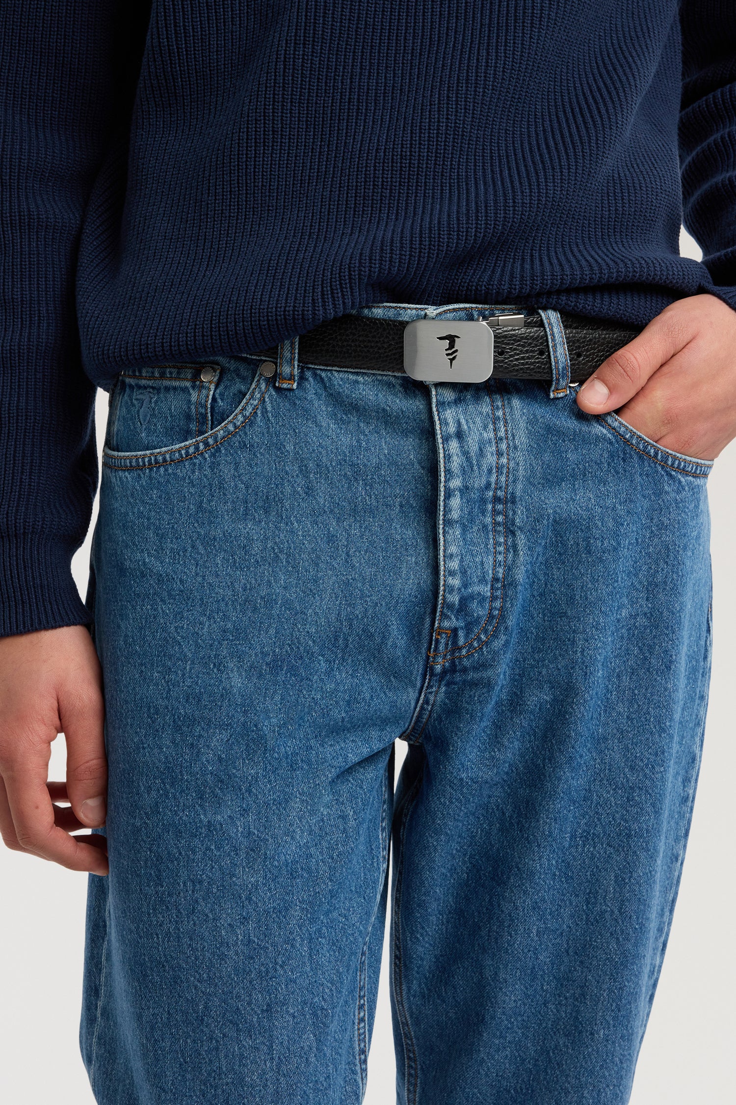 Reversible calf leather belt with greyhound buckle - Image 4