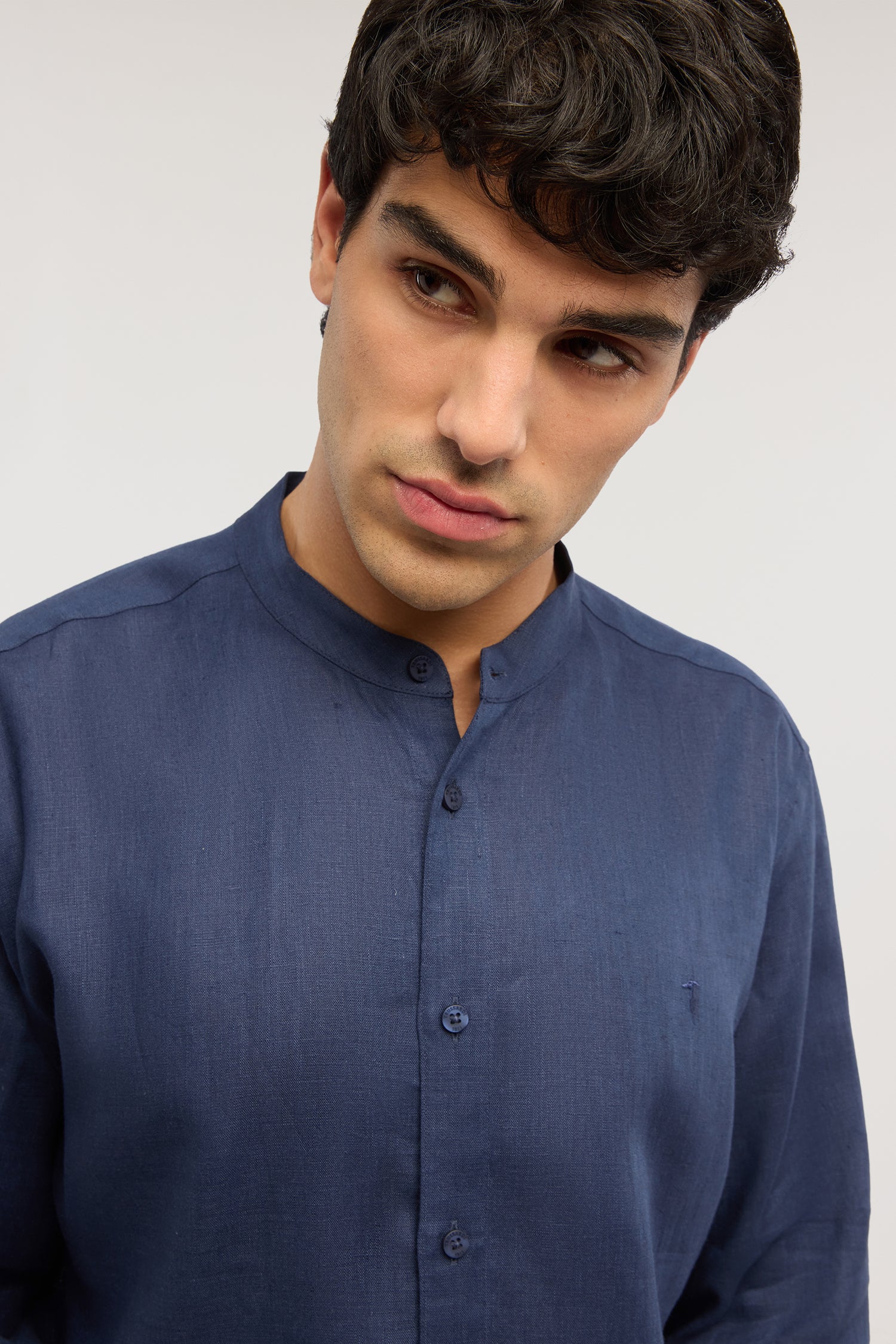 Shirt with Korean collar in linen