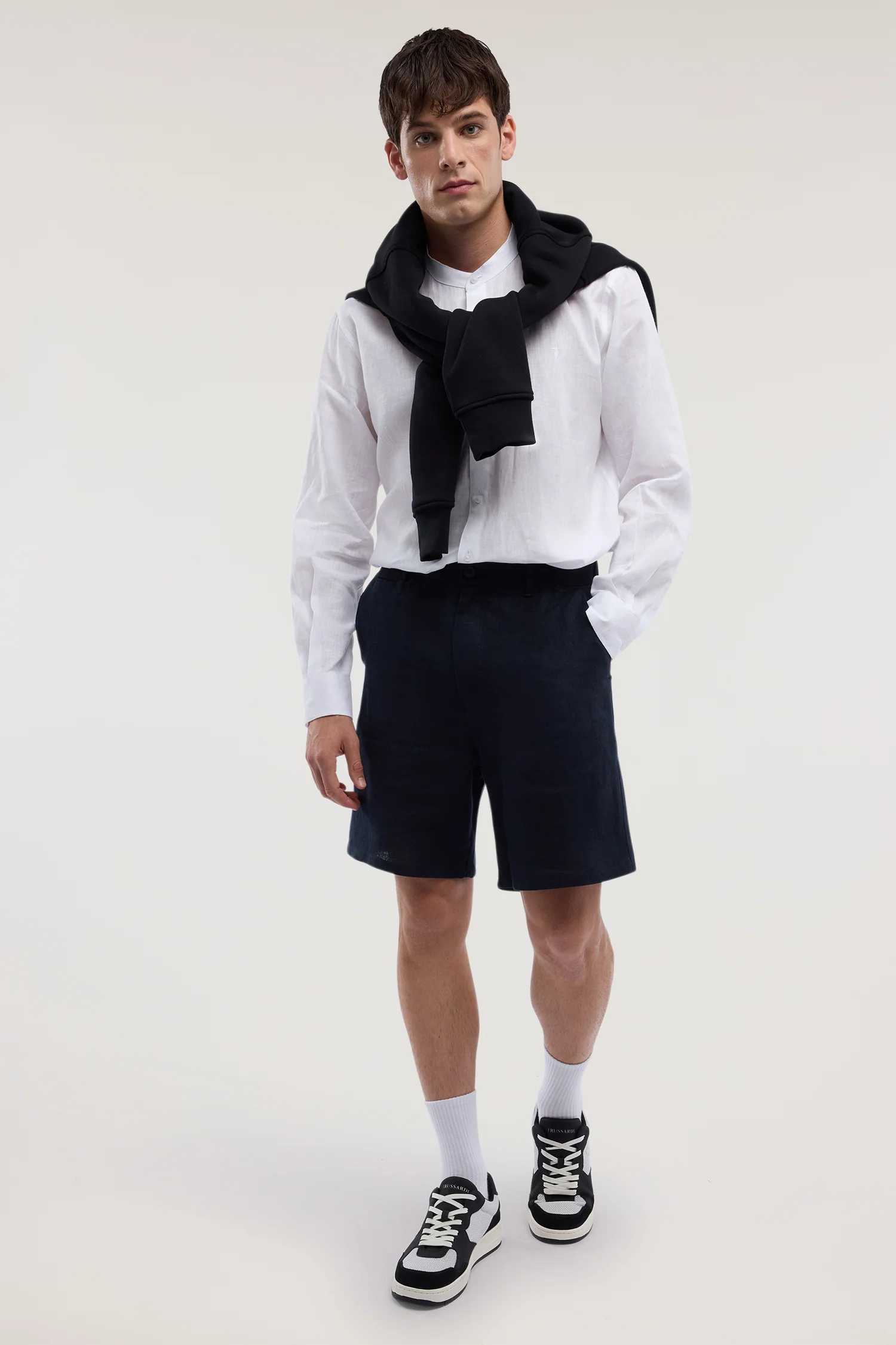Shirt with Korean collar in linen - Image 4