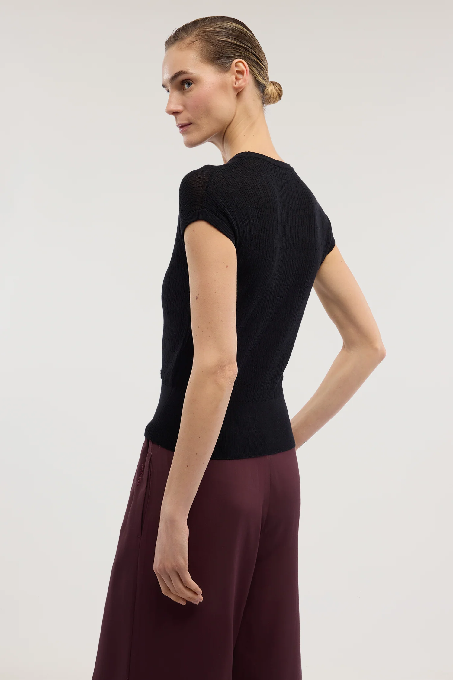 Short-sleeved cotton crepe T-shirt with 3D texture - Image 3