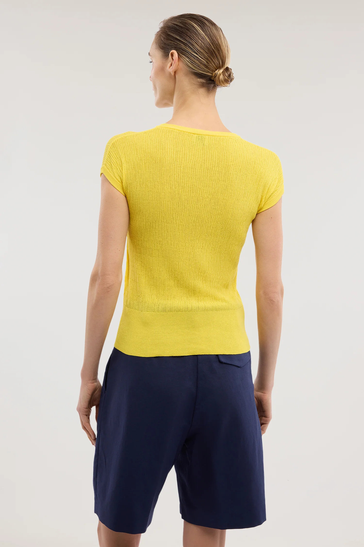 Short-sleeved cotton crepe T-shirt with 3D texture - Image 3