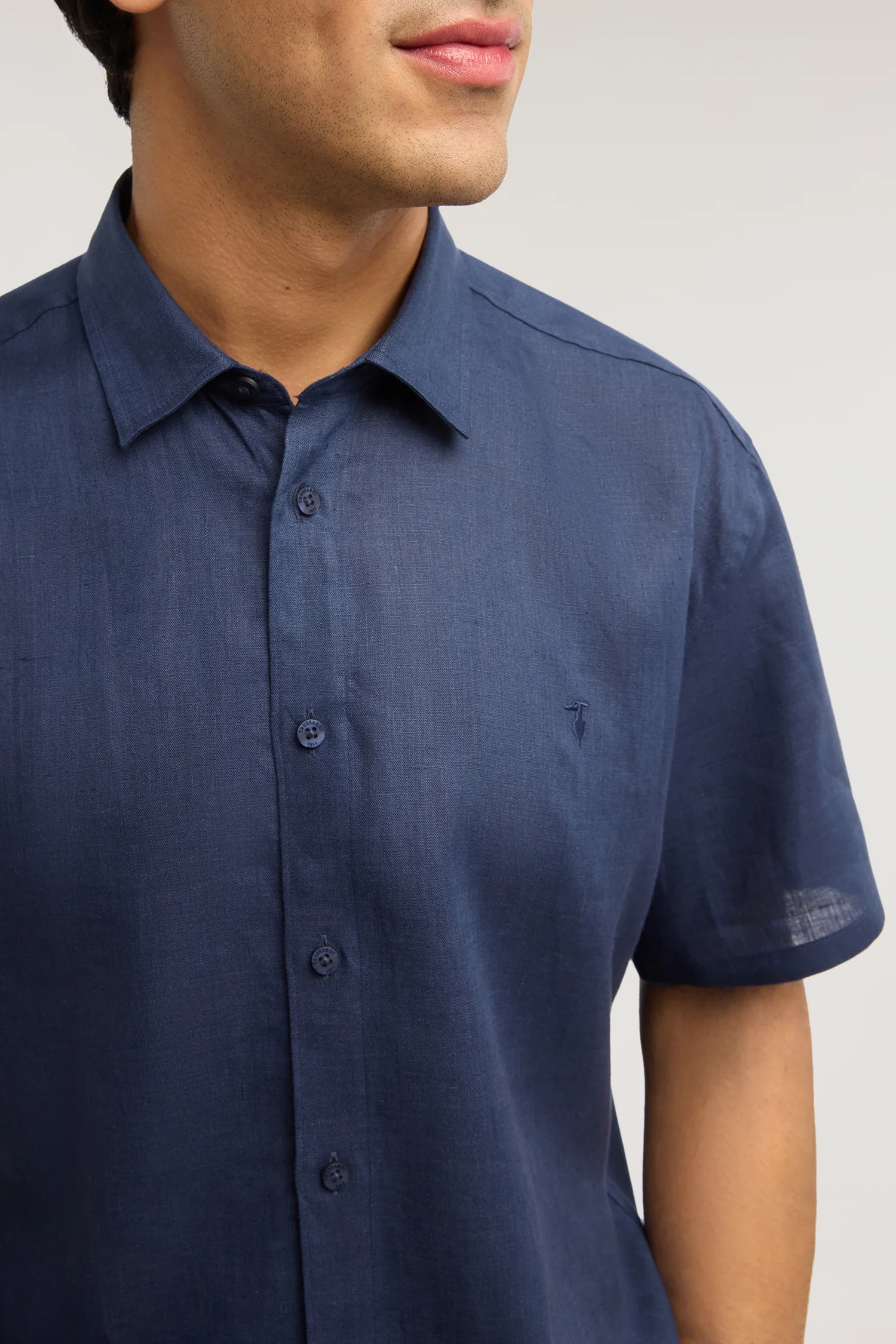 Short-sleeved linen shirt - Image 3