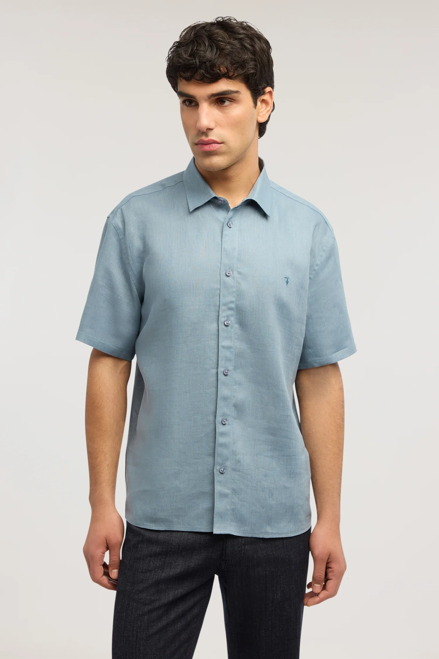 Short-sleeved linen shirt
