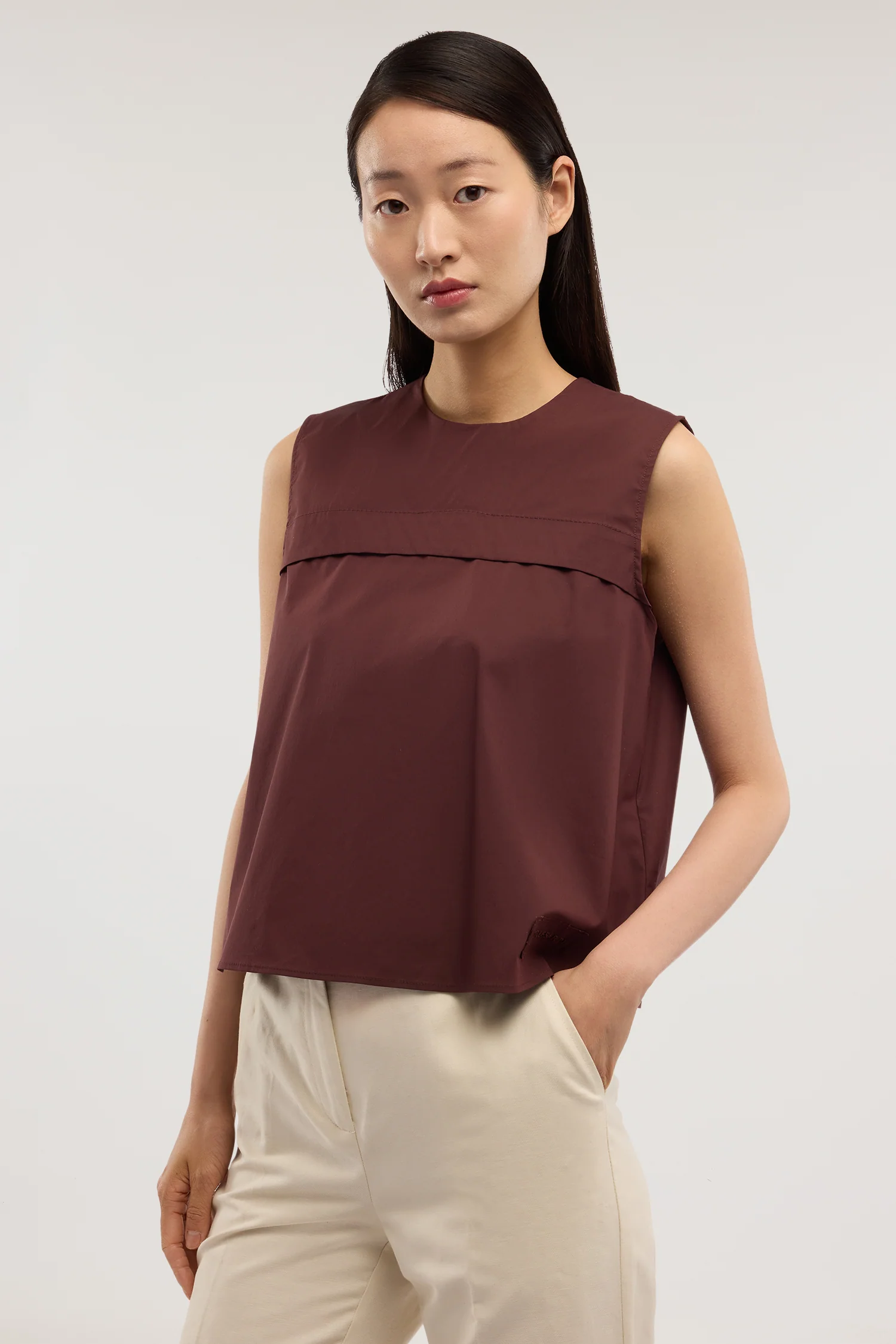 Sleeveless blouse in poplin
