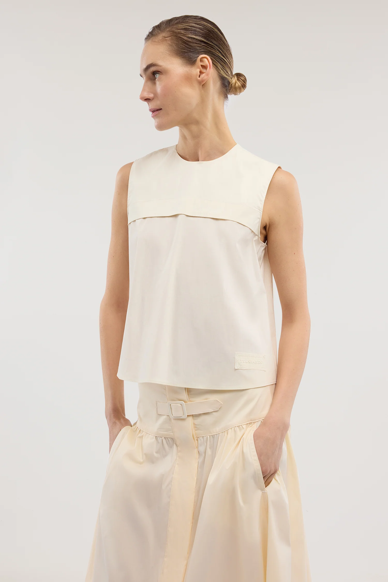 Sleeveless blouse in poplin - Image 2