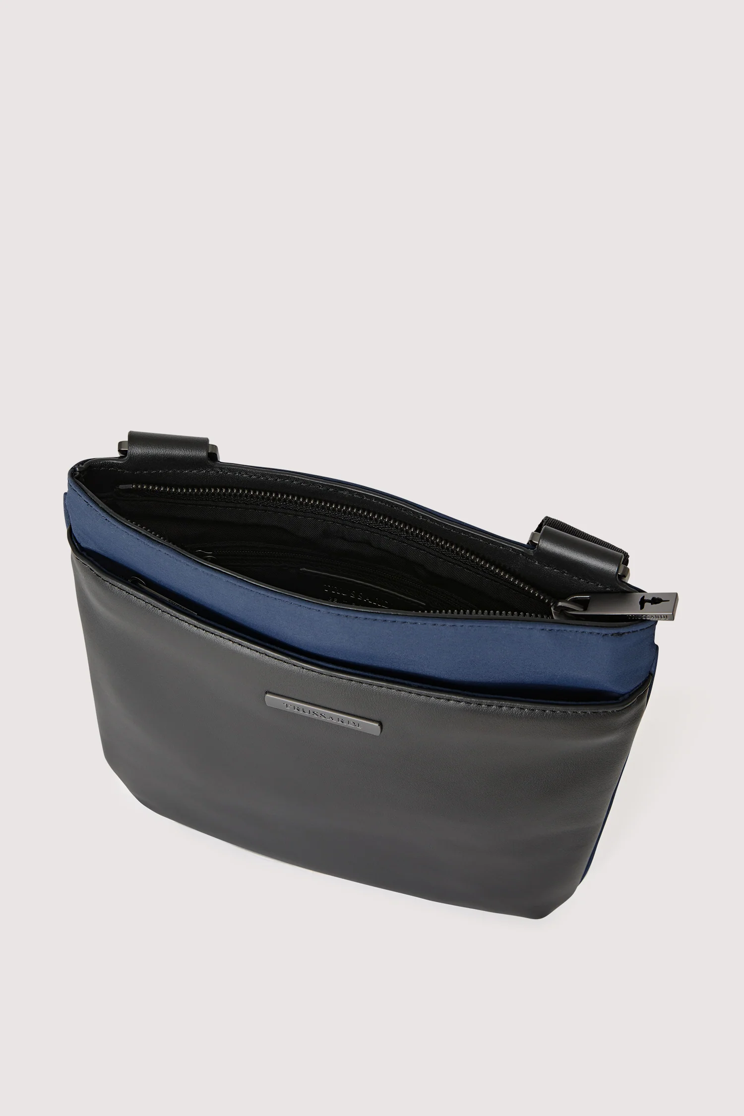 Travel media shoulder bag in nylon and leather - Image 3