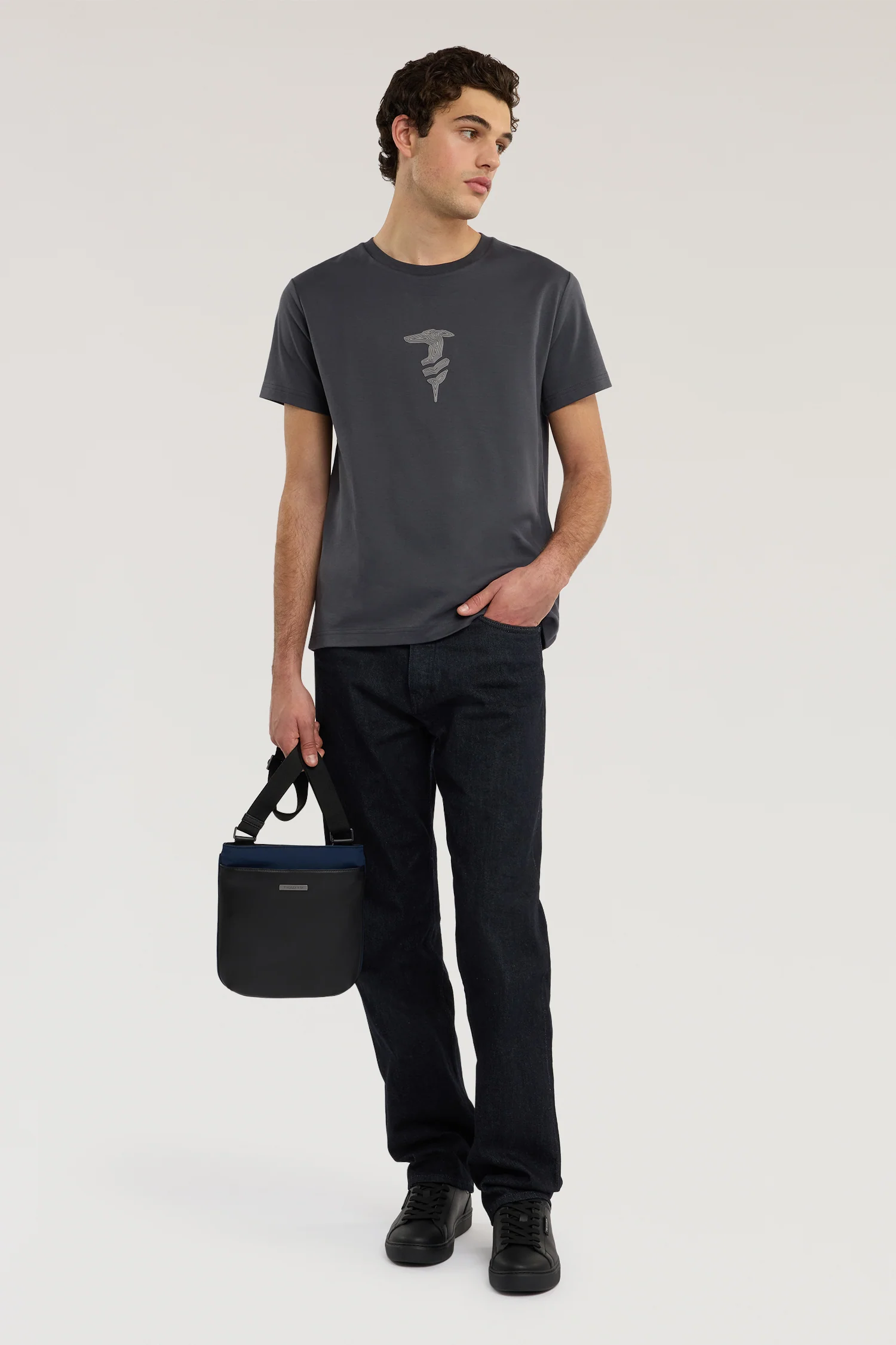 Travel media shoulder bag in nylon and leather - Image 4
