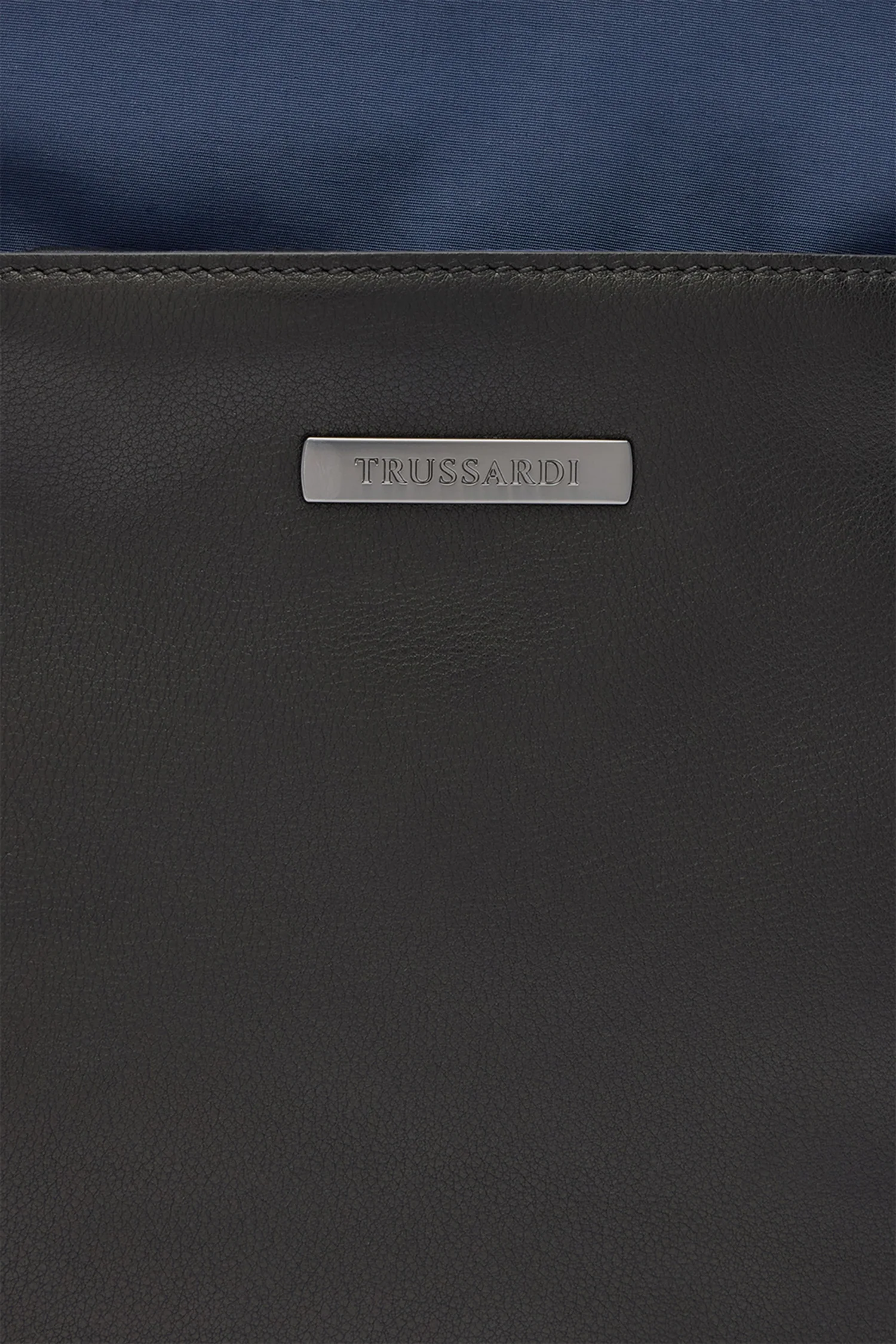 Travel media shoulder bag in nylon and leather - Image 6