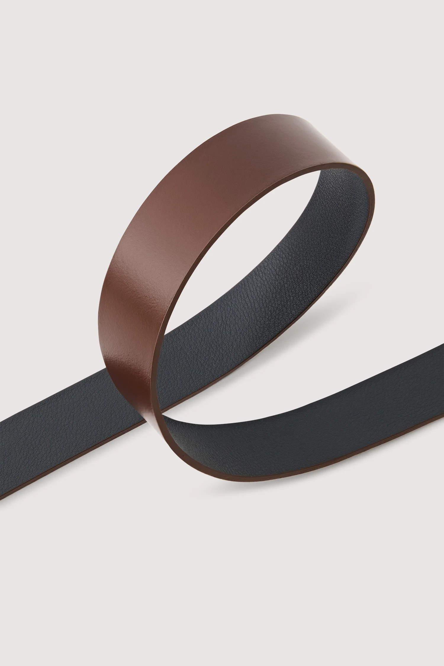 Two-tone reversible leather belt - Image 3