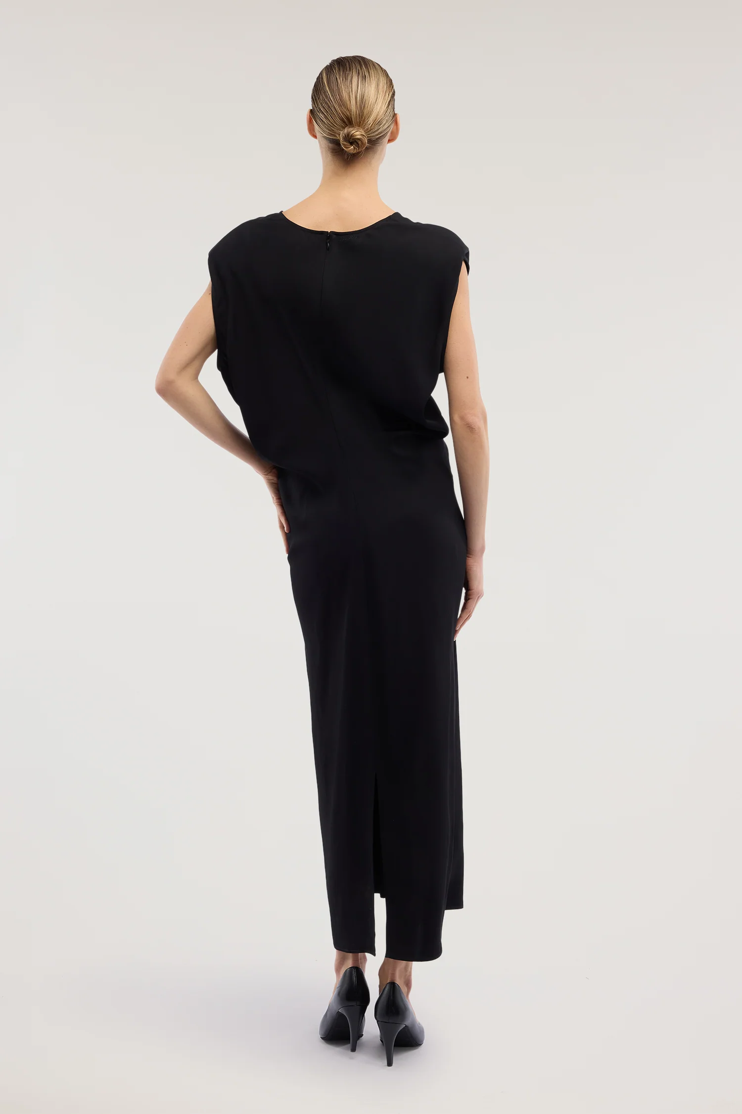 V-neck dress in viscose twill - Image 2