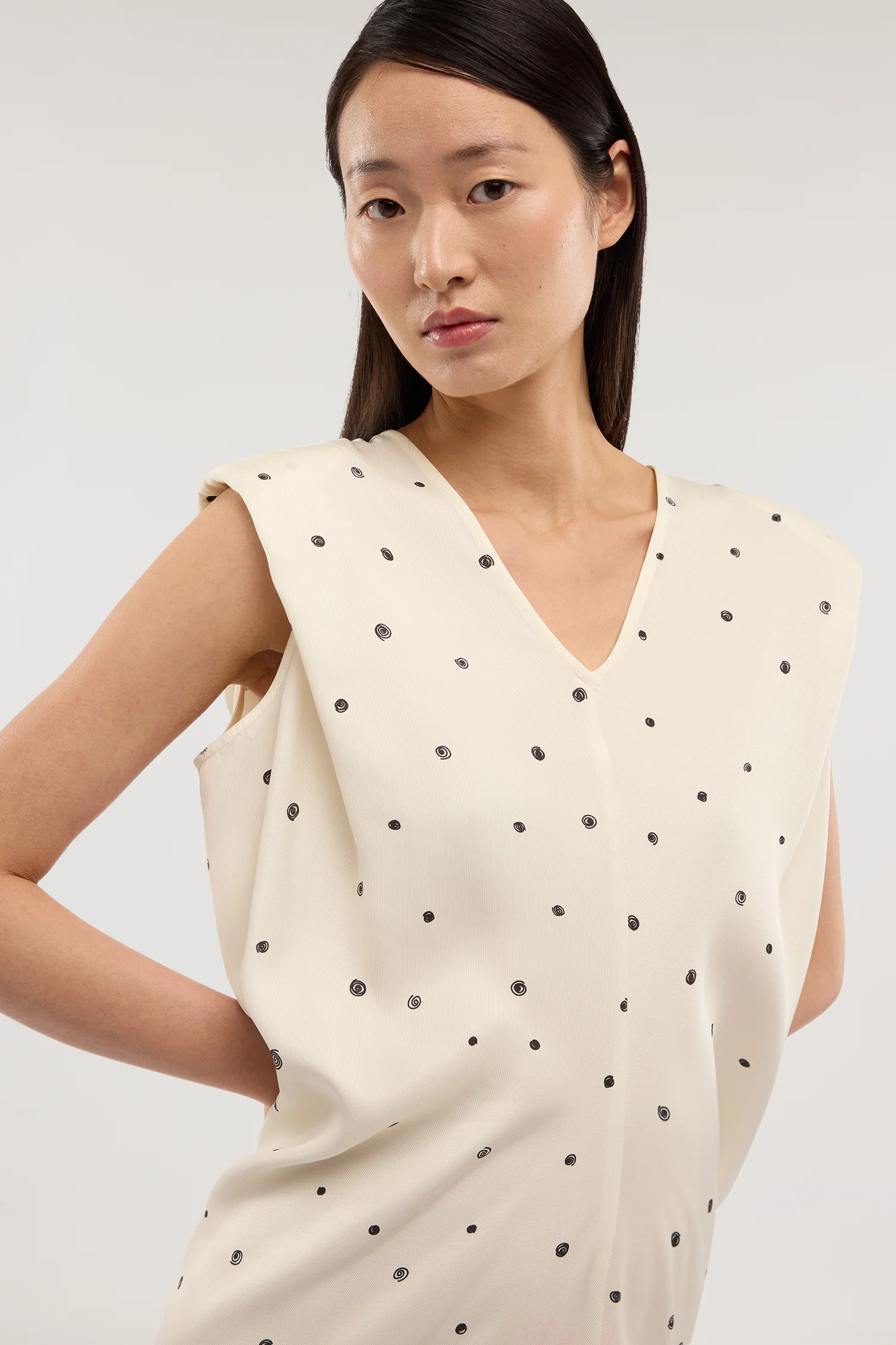 V-neck dress in viscose twill with polka dots, Gentleito model - Image 3