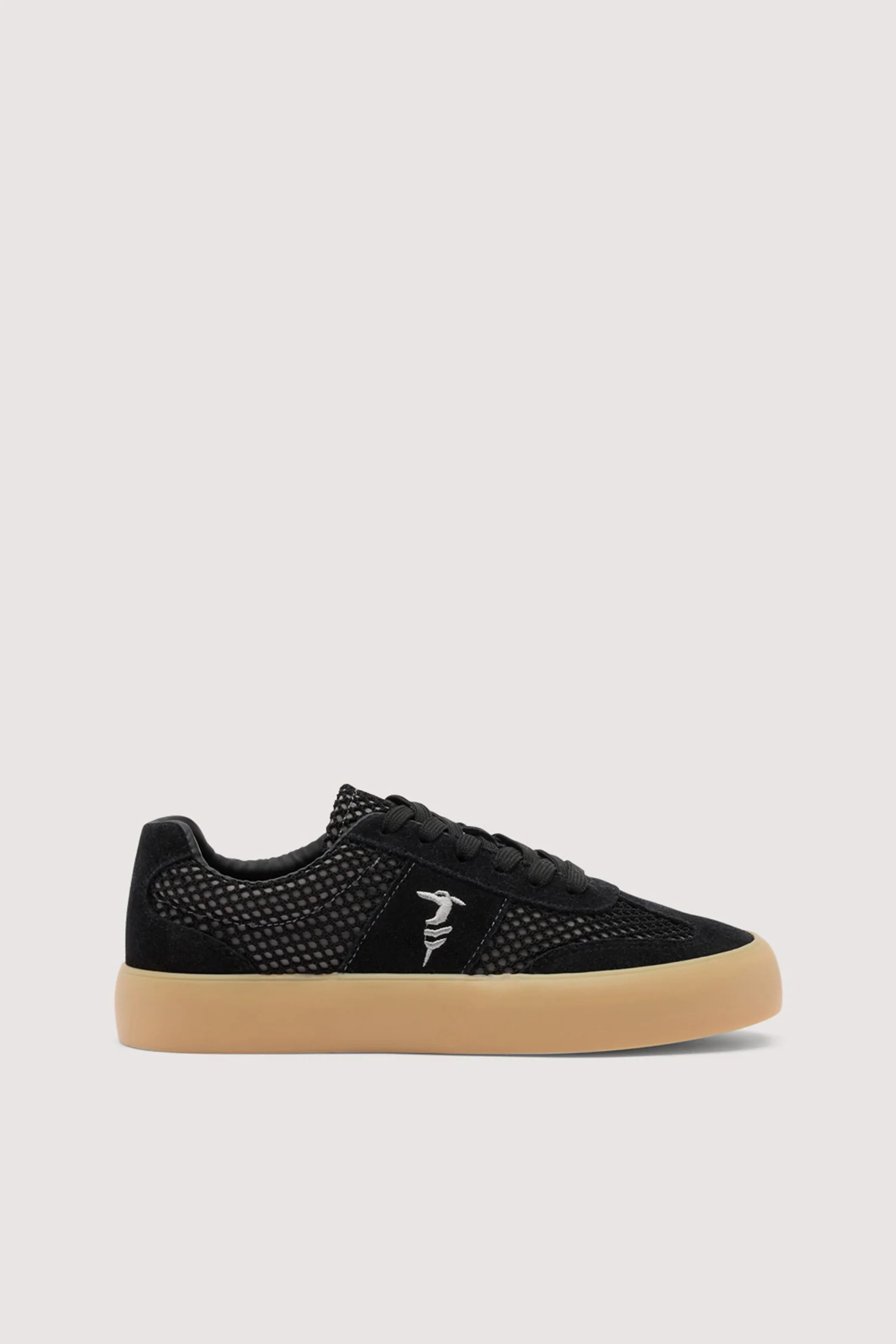 Vulcanised mesh and leather trainer